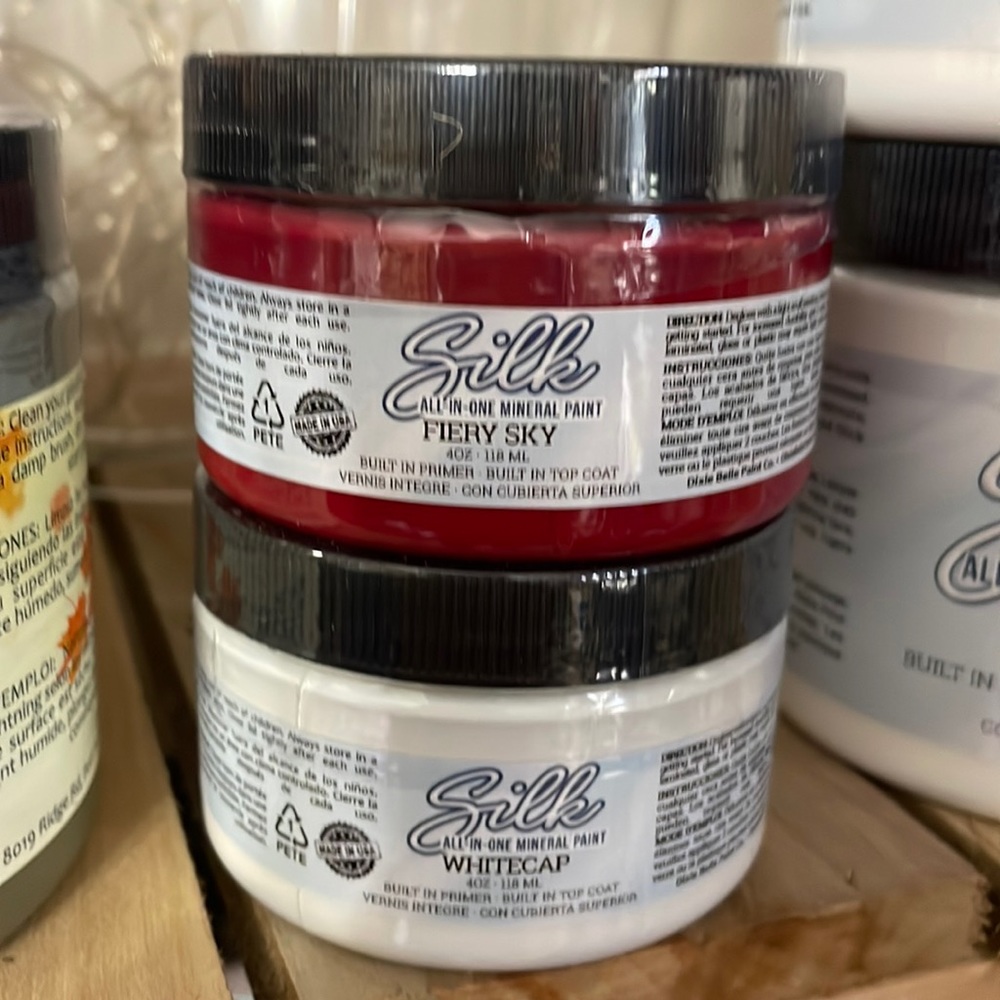 Dixie silk 4 ounce paint fiery Sky and White cap